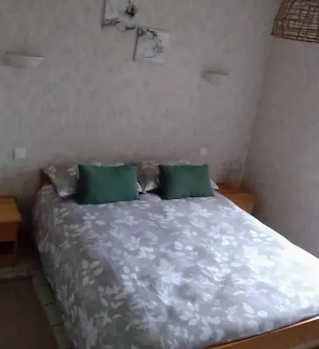 Chambre Lit Double, Salon, Cuisine, Jardin